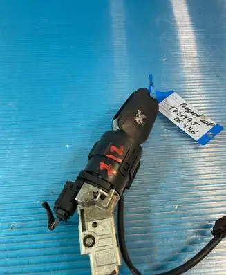 Peugeot 208 Ignition lock 9663123380