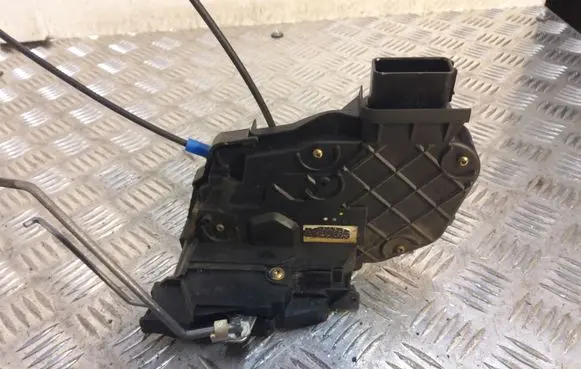 Mazda 5 Front door lock