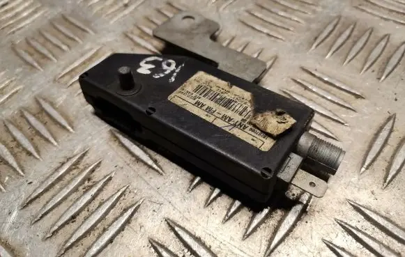 Mercedes-Benz ML W163 Aerial antenna amplifier 1638200089