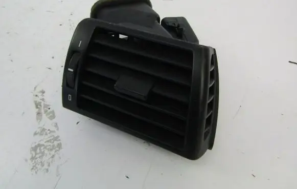 BMW X3 E83 Dash center air vent grill 8361898