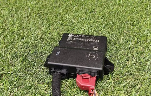 Audi A4 Allroad B8 Gateway control module 8R0907468N