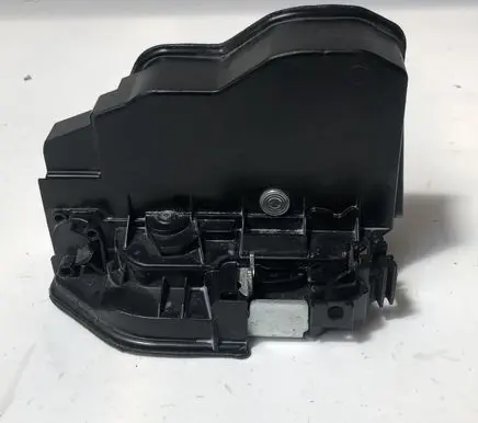 BMW X3 E83 Front door lock 053702