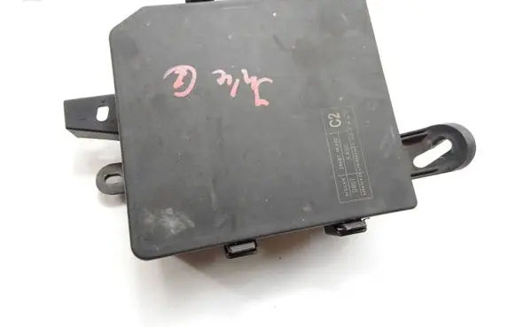 Nissan Juke I F15 Fuse module 284B71KA0C 2281000330