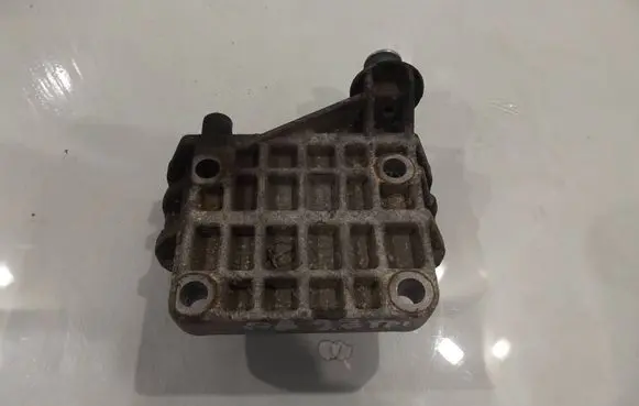 Audi A6 S6 C6 4F Engine mounting bracket 