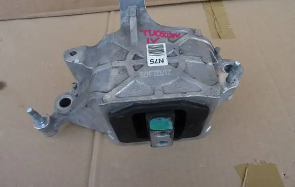 Hyundai Tucson IV NX4 Engine mount bracket 21824N9500