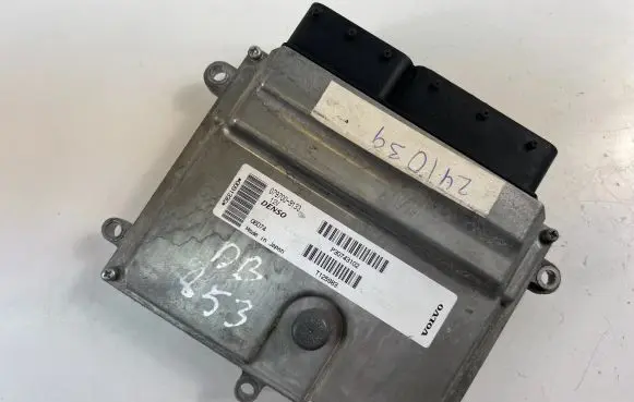 Volvo S40 Engine control unit/module ECU P30743102