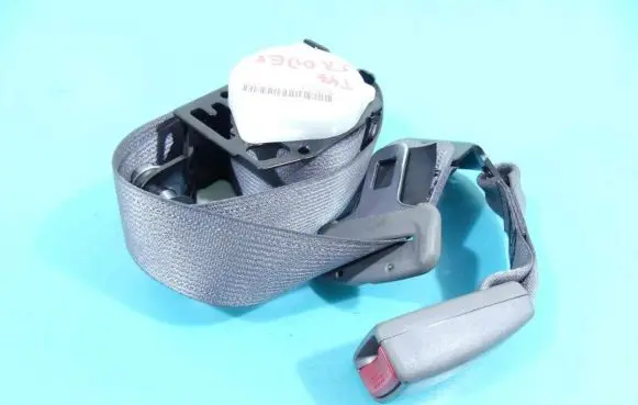 Middle seatbelt (rear)