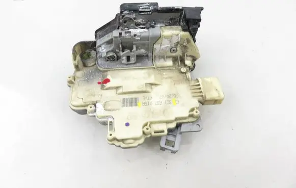 Volkswagen PASSAT B6 Front door lock 3C1837015A