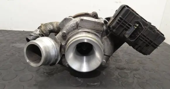 BMW 1 F20 F21 Turbo 8570082 8199761 T8205883