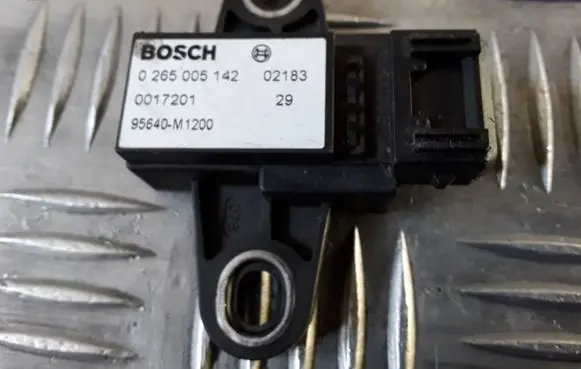 KIA Sorento Airbag deployment crash/impact sensor 0265005142 95640M1200