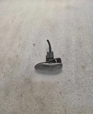 Front fender indicator light