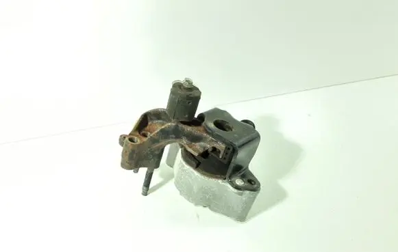 Toyota Prius (XW20) Engine mount bracket