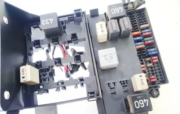 Volkswagen Touran I Fuse box set 0526688008 tab016460a