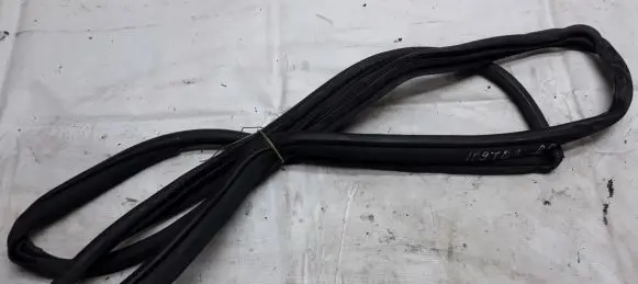 Toyota Auris 150 Rubber seal front coupe door 