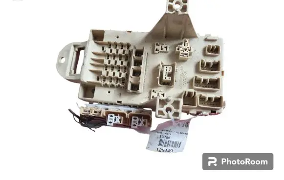 Toyota Yaris Fuse module 827300D050