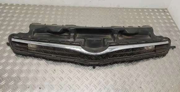Toyota Verso-S Front bumper upper radiator grill 5311152670