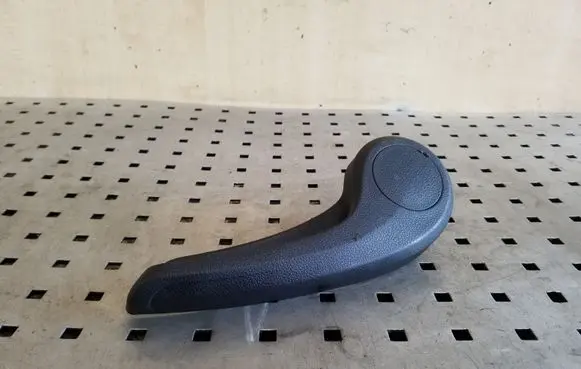 KIA Sportage Seat adjustment handle 88282F1000