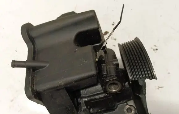 Mercedes-Benz C AMG W204 Power steering pump A0034664301 769290051950