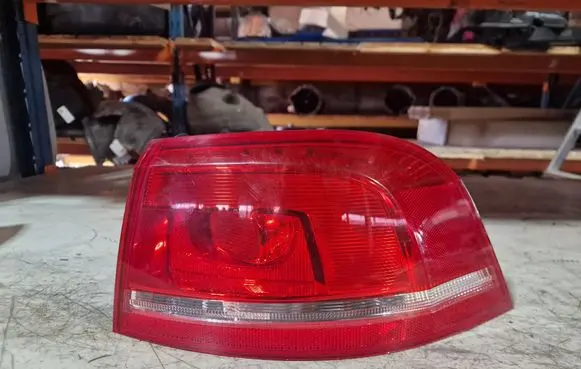 Volkswagen PASSAT B7 Rear/tail lights 3AF945096E