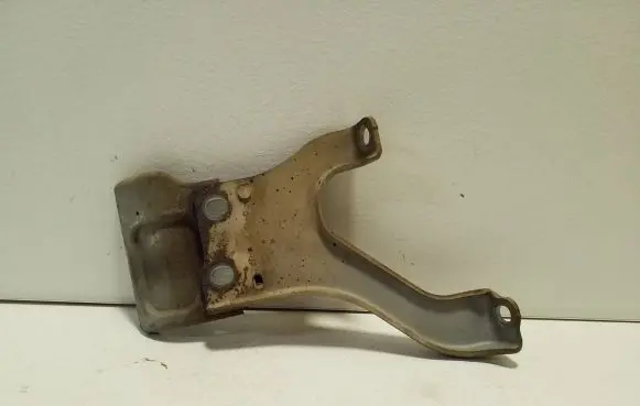 Honda CR-V Muffler mount bracket/holder 