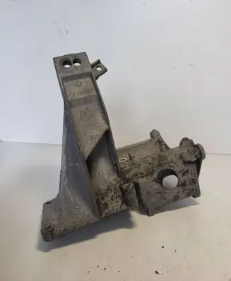 BMW 7 E38 Engine mounting bracket 1736956