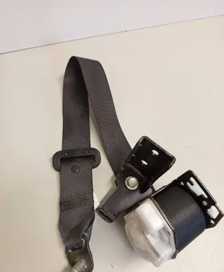 Subaru Impreza II Rear seatbelt 