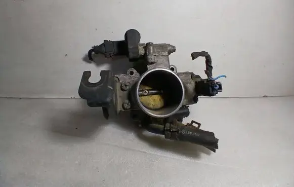 Hyundai i30 Throttle valve 351002B000 7H161083