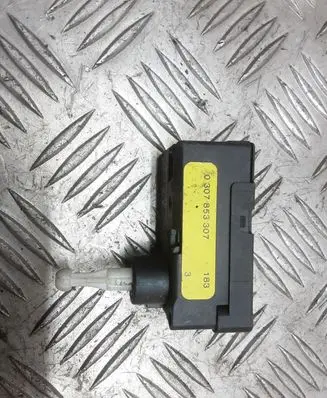Ford Mondeo Mk III Headlight level adjustment motor 0307853307