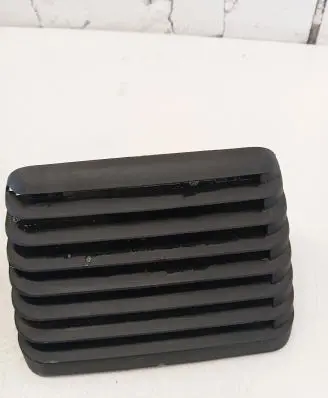 Rear air vent grill
