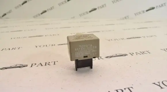 Lexus GS 300 350 430 450H Hazard warning light relay 8198030170