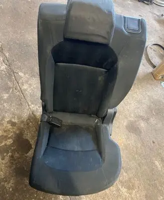 Nissan Qashqai+2 Rear seat 1000007