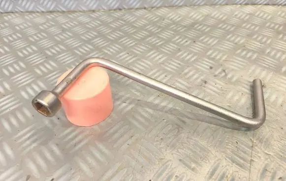 BMW 3 E46 Wheel nut wrench 