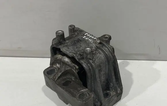 Volkswagen PASSAT B7 Engine mount bracket 1K0199262