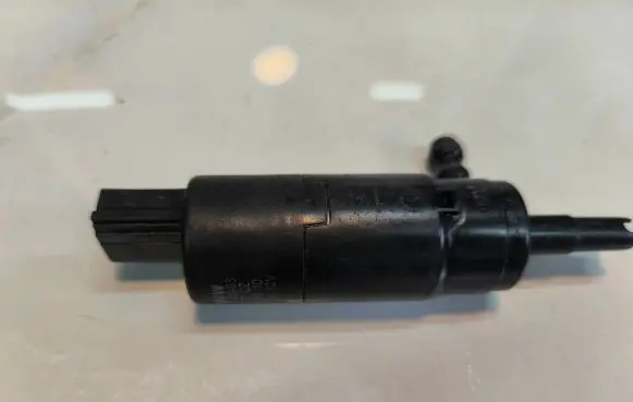 BMW X6 E71 Windshield washer spray nozzle 13264010 001004 8377430