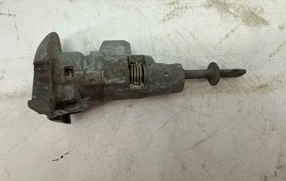 Volkswagen PASSAT B6 Front door lock (next to the handle) 3C0837167