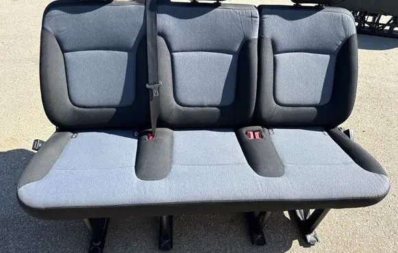 Renault Trafic III (X82) Second row seats