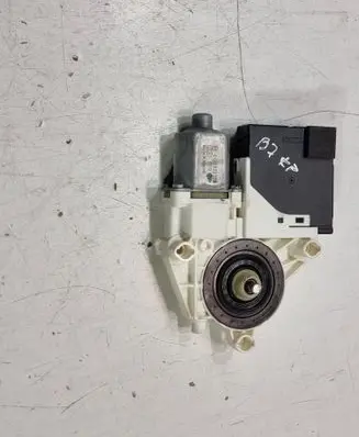 Volkswagen PASSAT B7 USA Front door window regulator motor 0130822229 3C095979