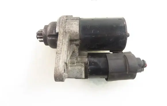Volkswagen Golf V Starter motor 0001120406 02T911023R