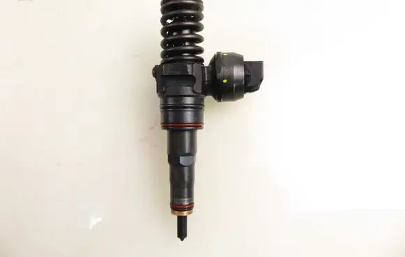 Volkswagen PASSAT B5.5 Fuel injector 038130073AJ