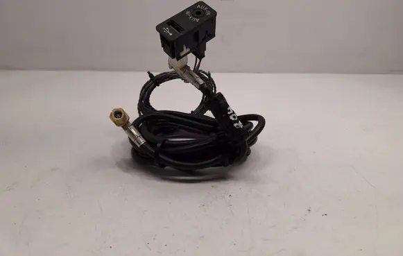 BMW 3 F30 F35 F31 USB socket connector 84109229246 84109229244