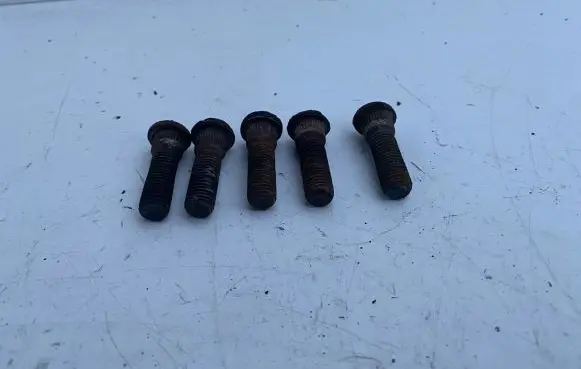 Toyota Previa (XR30, XR40) II Nuts/bolts 