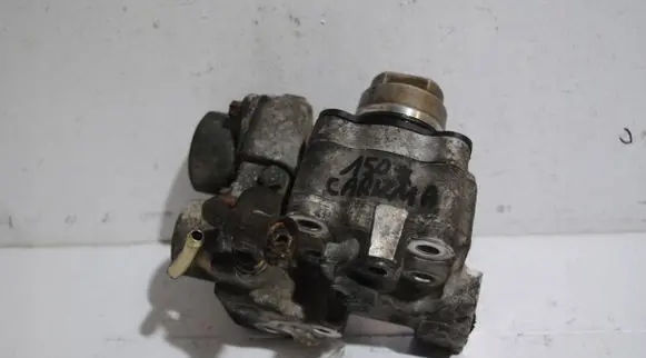 Volvo S40, V40 Fuel injection high pressure pump MD351017