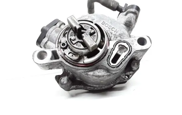 Volvo C30 Vacuum pump 9804021880
