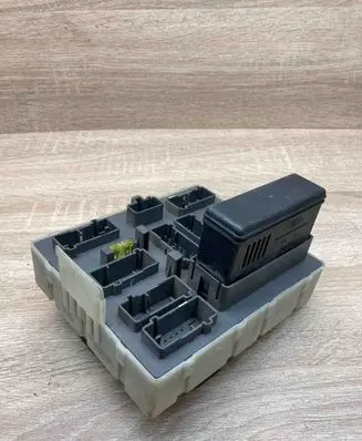 Ford Focus Fuse module 98AG14A073AG 518234802