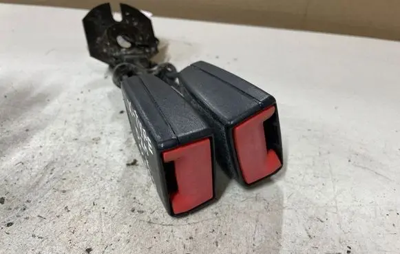 Jaguar X-Type Rear seatbelt buckle 33013419