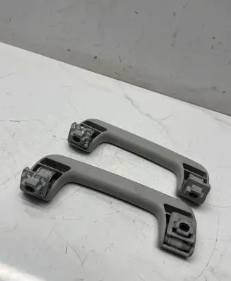 Audi A4 S4 B7 8E 8H Front interior roof grab handle 8E0857607