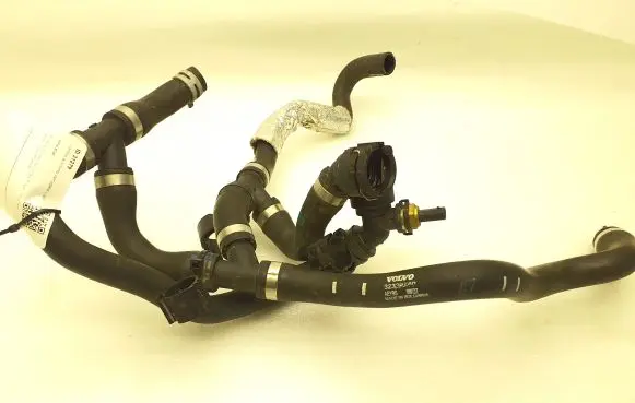 Volvo XC40 Engine coolant pipe/hose 32339740