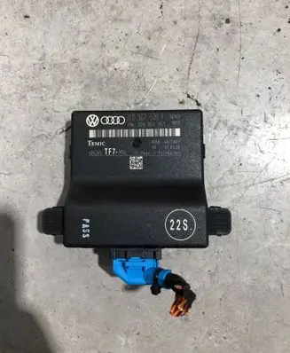 Volkswagen PASSAT CC Gateway control module 3C0907530F 3C0907951