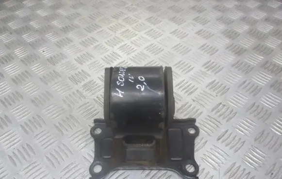Hyundai Sonata Engine mounting bracket