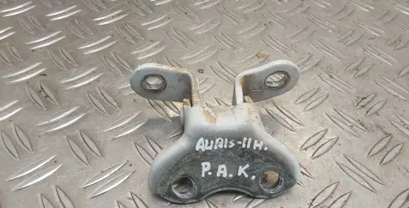 Toyota Auris 150 Front door lower hinge 